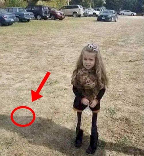 A mother took this photo of her daughter at the park and uploaded it to Facebook. As they saw the picture, friends and relatives got worried. Here’s what they noticed in the picture… See it below