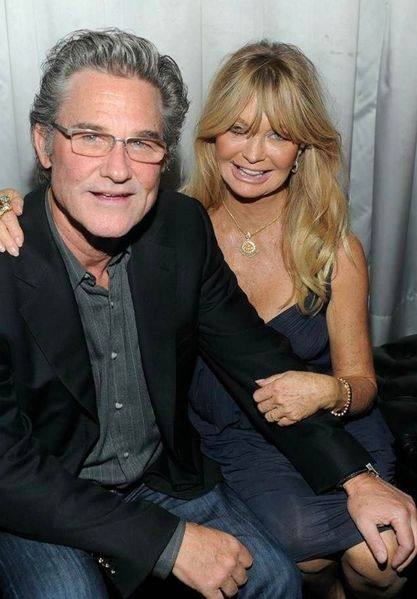 Fans were stunned to see 77-year-old Goldie Hawn in these pics! 😱 Paparazzi showed what the legendary actress looks like in reality!